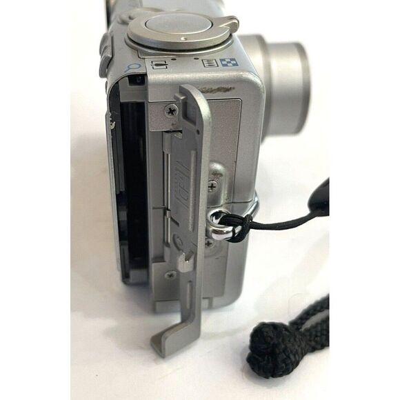 Canon Digital Elph PowerShot S400 Camera W/ 2 Batteries/SD Card 8GB READ - Picture 11 of 16